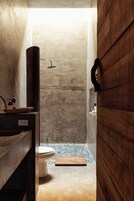 Classic Suite, Courtyard View | Bathroom | Shower, hair dryer, slippers, towels