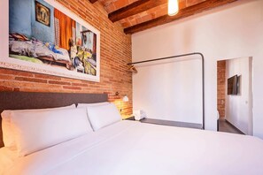 2 室のベッドルーム、アイロン / アイロン台、WiFi (無料)、ベッドシーツ