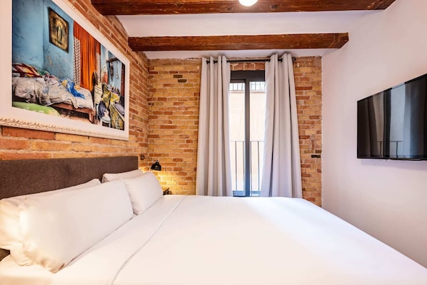 Iron/ironing board, free WiFi, bed sheets