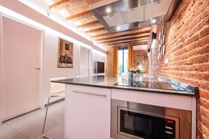 Fridge, microwave, stovetop, coffee/tea maker
