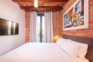 2 bedrooms, iron/ironing board, free WiFi, bed sheets