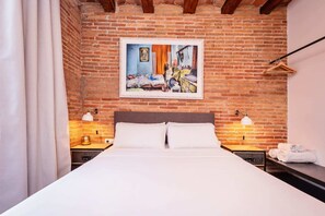 Iron/ironing board, free WiFi, bed sheets
