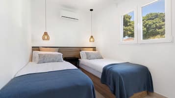 1 dormitori, planxa i posts de planxar, wifi i roba de llit