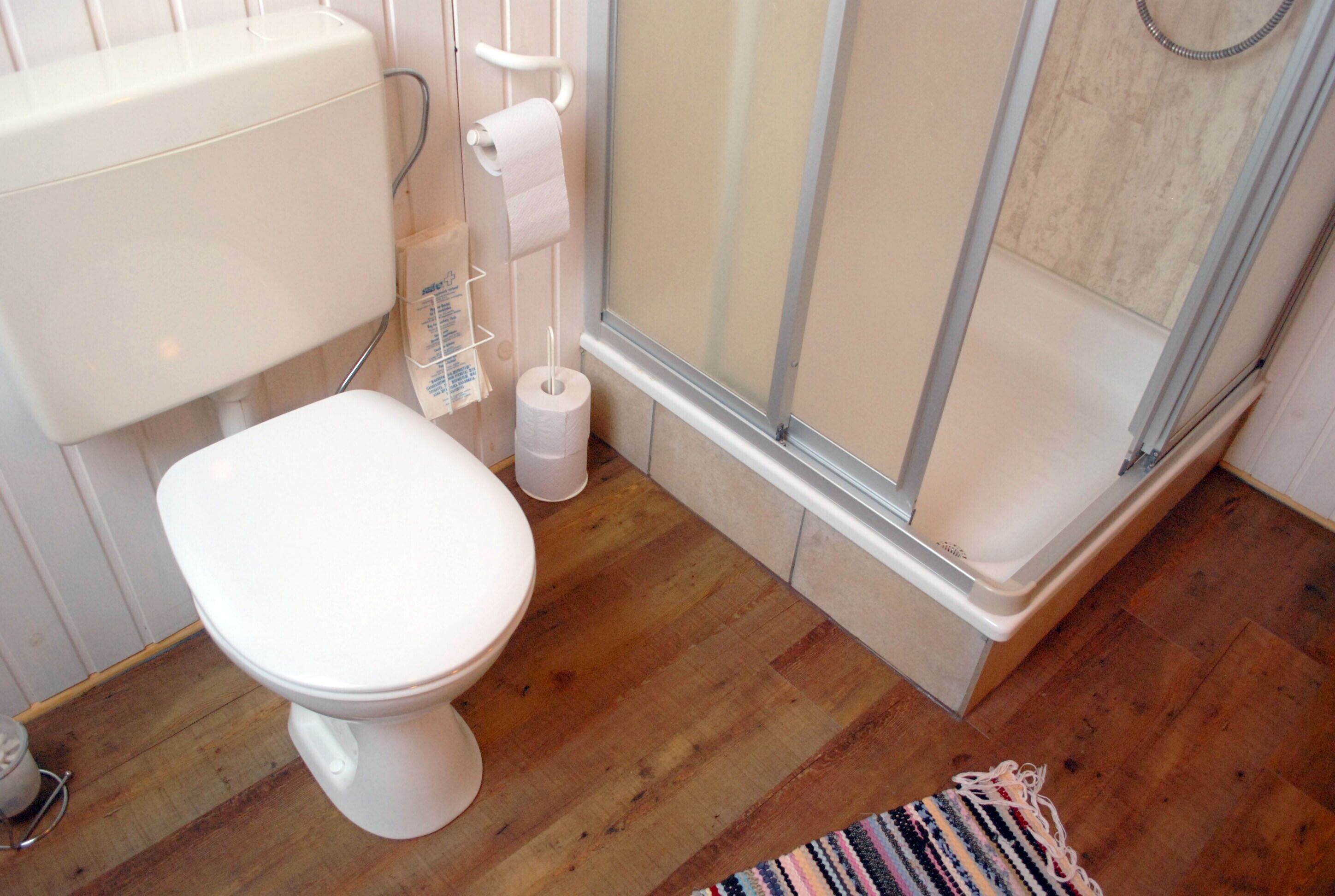 Een douche, handdoeken