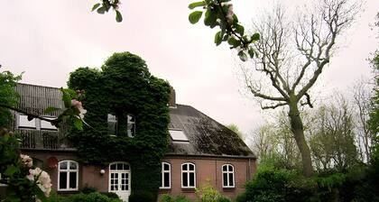 Hof Neudamm Large Holiday Apartment