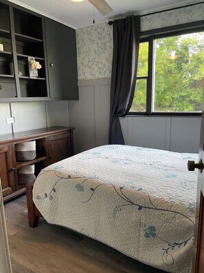 3 bedrooms, free WiFi, bed sheets, wheelchair access