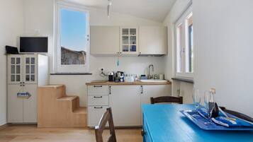 KylskÄp, spishÀll, kaffe- och tebryggare och vattenkokare