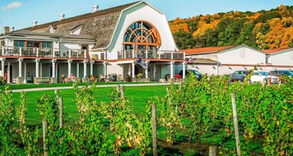 Tiny Home, King Bed & Hot Tub, Unit B