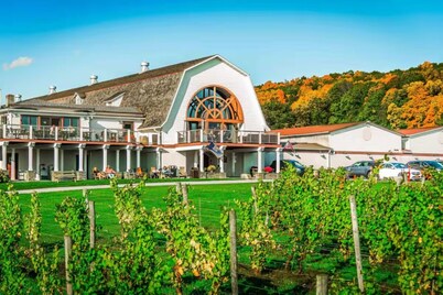  Tiny Home, King Bed & Hot Tub, Unit B