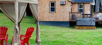 Catskill Tiny Home, King Bed & Hot Tub on 18 acres