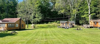 Catskill Tiny Home, King Bed & Hot Tub on 18 acres