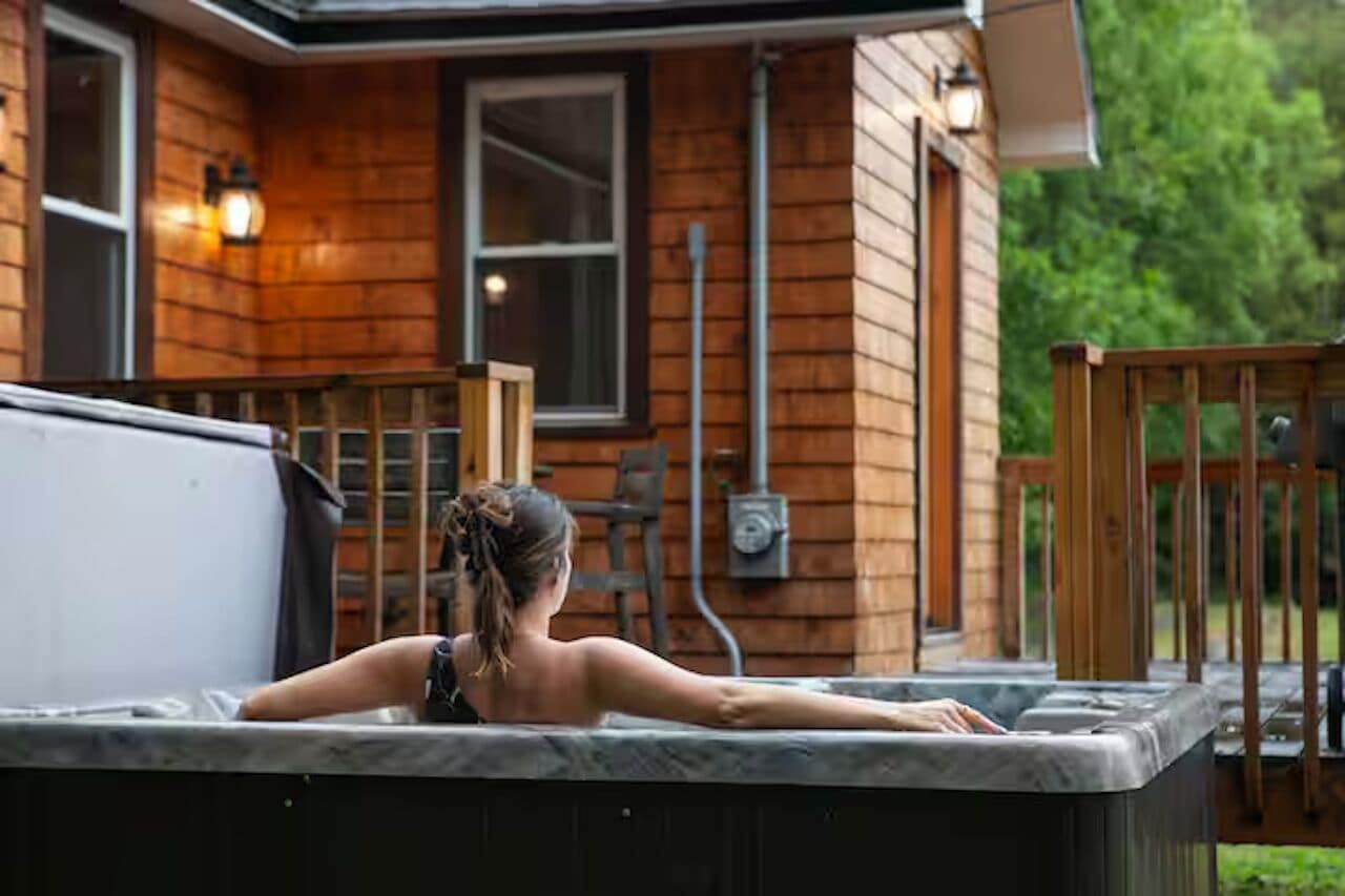 Outdoor spa tub