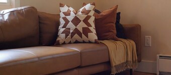Catskill Tiny Home, King Bed & Hot Tub on 18 acres