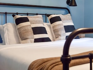 2 habitaciones, tabla de planchar con plancha, wifi y ropa de cama