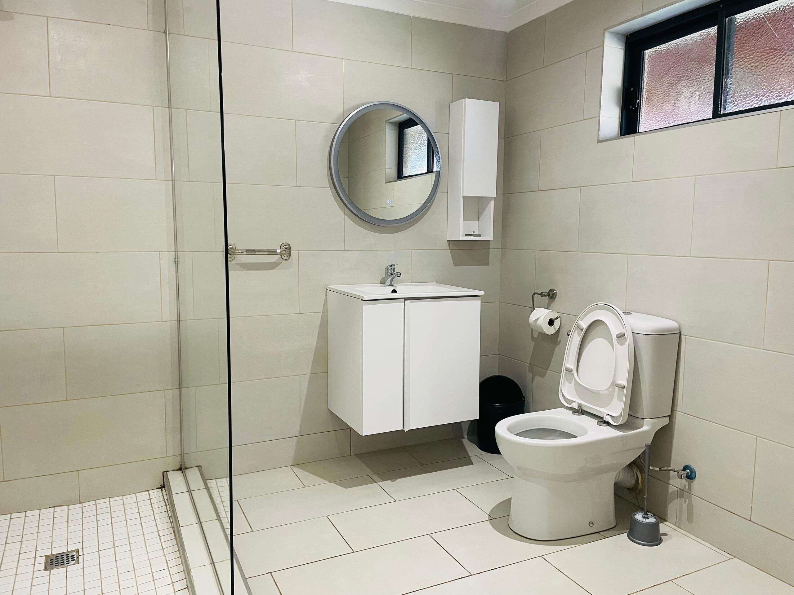 Hårtørrer, håndklæder, Toiletpapir