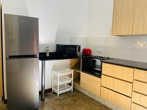 Basic Studio, Garden View | Private kitchen | Fridge, microwave, cookware/dishes/utensils