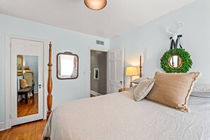 2 bedrooms, desk, iron/ironing board, free WiFi