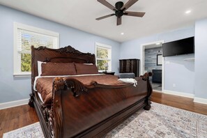 6 bedrooms, iron/ironing board, travel cot, WiFi