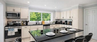 Spacious 6BR Getaway, Game Room, Firepit, NYC