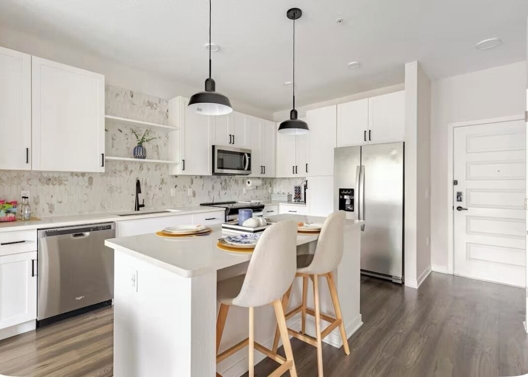 Microondas, horno, parrilla de estufa y lavavajillas 