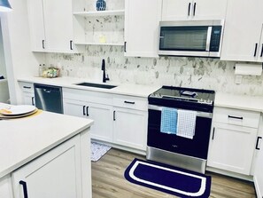 Micro-ondes, four, plaque de cuisson, lave-vaisselle