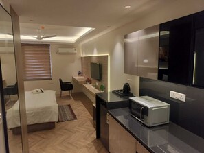 1 dormitori, planxa i posts de planxar, wifi i roba de llit 