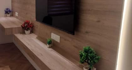 Luxury spacious rooms in central city opp. metro station 5 min from Pari Chowk