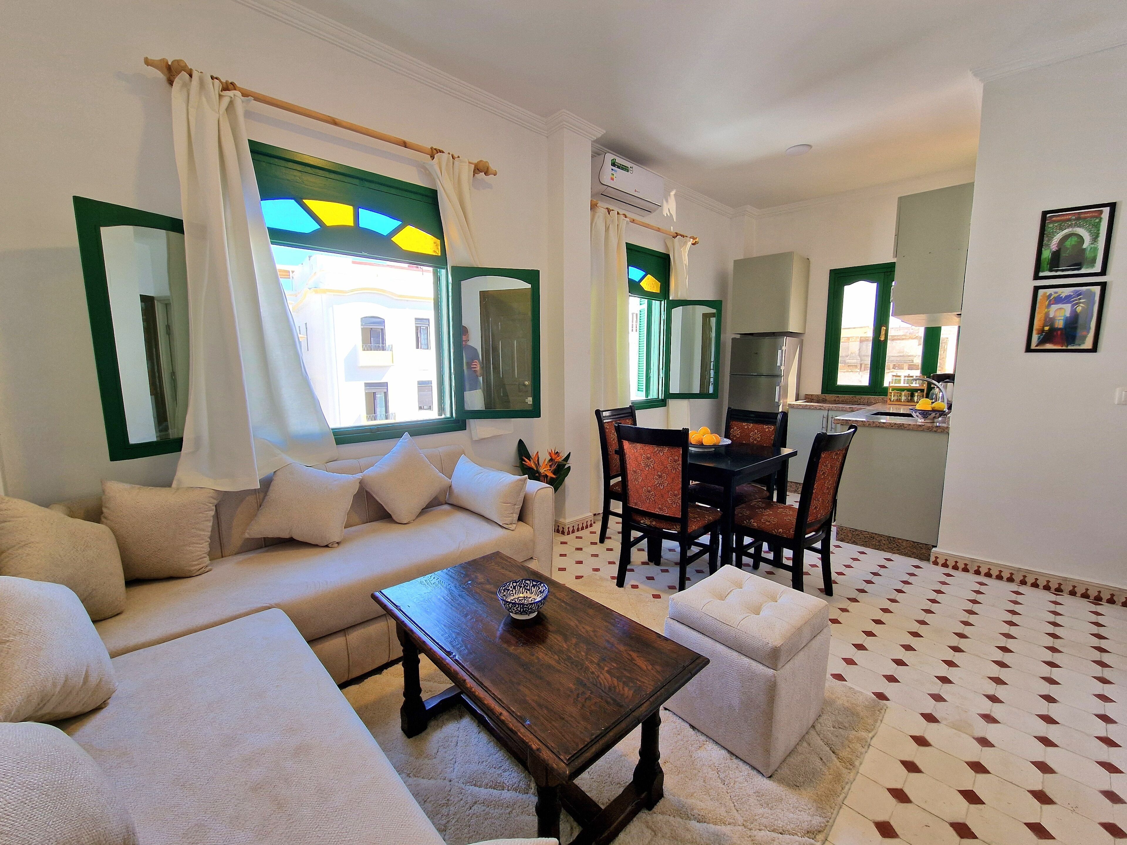 Appartement Standard | Coin séjour | TV connectée de 30 pouces avec chaînes par satellite