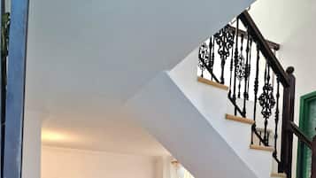 Basic Apartment | Living area