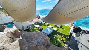 A rooftop terrace with a pool, outdoor furniture, and a view of the ocean. - House on the seafront (La Matanza de Acentejo)