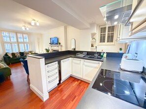 Fridge, microwave, stovetop, dishwasher