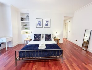 3 bedrooms, desk, iron/ironing board, WiFi