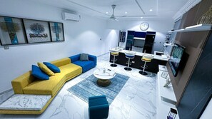 Comfort-huoneisto, parveke, kaupunkinäköala | Oleskelualue