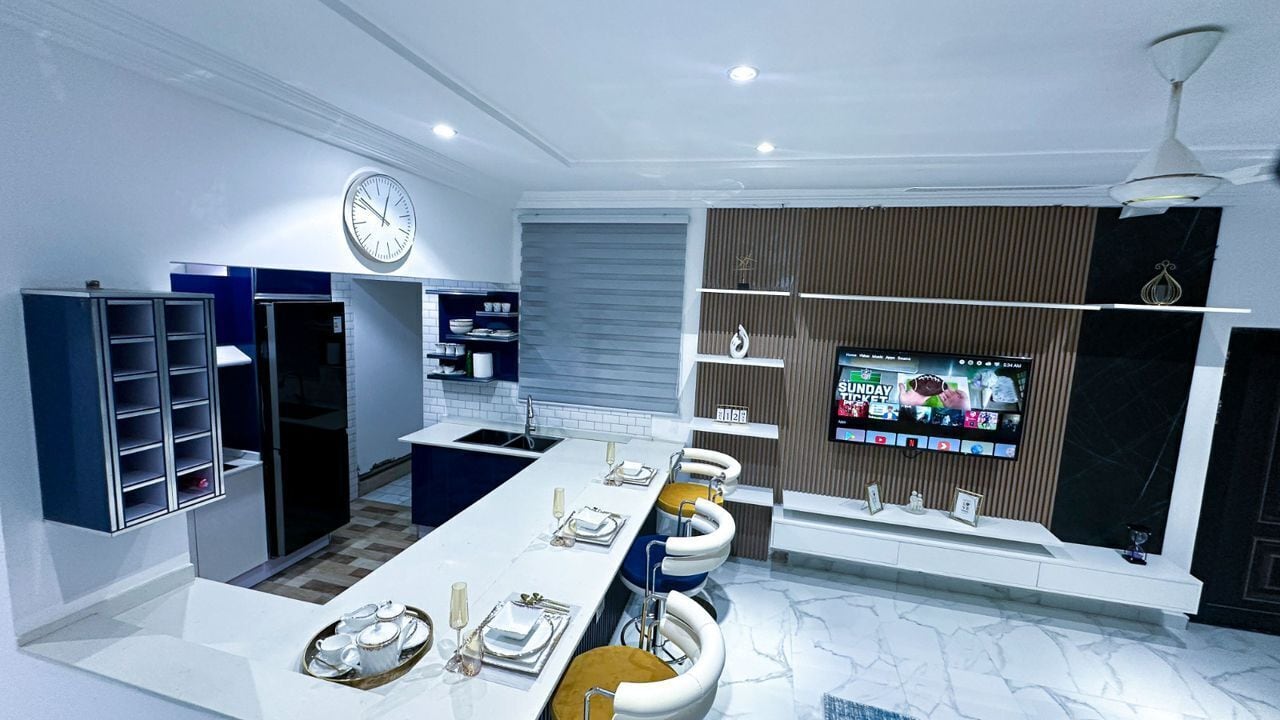 家庭公寓, 阳台, 城市景观 | 私人厨房 | 大冰箱、微波炉、炉灶、厨具/餐具