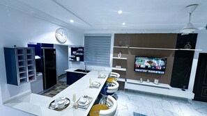 Family Apartment, Balcony, City View | Private kitchen