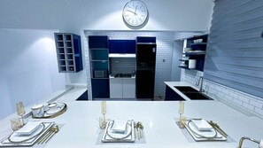 Appartement Familial, balcon, vue ville | Restauration dans la chambre