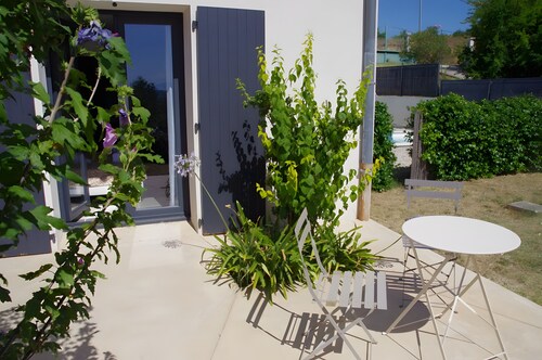 Maison d'hôtes 'Chambre Côté Ventoux' avec piscine et jardin partagés