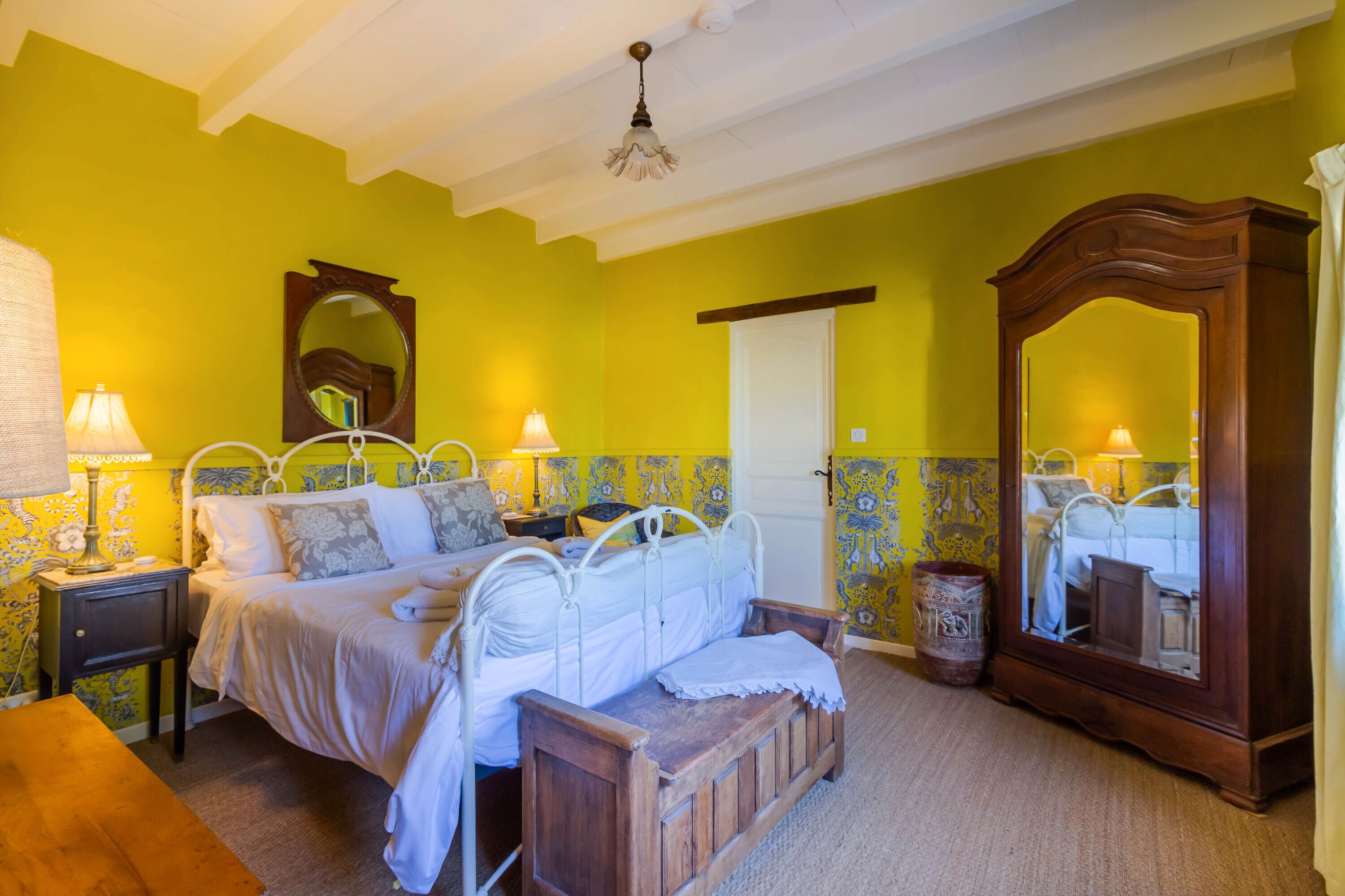 2 habitaciones, tabla de planchar con plancha, wifi y ropa de cama 