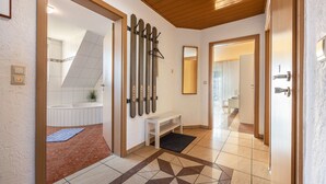 Interior - Apartment '3' - Holiday Apartment Weiss (Isernhagen)