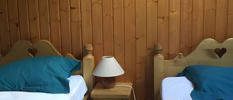 3 bedrooms, iron/ironing board, bed sheets