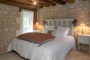 4 chambres, fer et planche à repasser, Wi-Fi, draps fournis