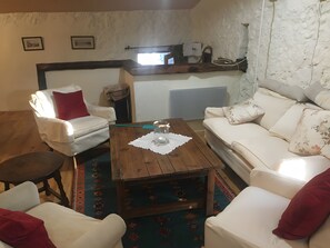 Televisión y chimenea 