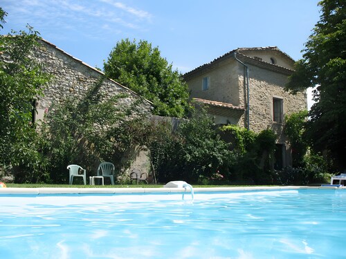 Chambre Pêche avec piscine et jardin 