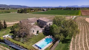 A stone building with a swimming pool, surrounded by fields and trees. - Queen’s Room with Pool and Garden (Sauzet)