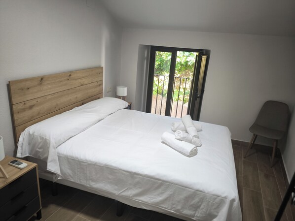 4 makuuhuonetta, silitysrauta/-lauta, internet, vuodevaatteet