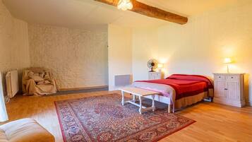 2 slaapkamers, een strijkplank/strijkijzer, wifi, beddengoed