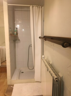 Shower, towels