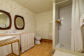 Douche, serviettes fournies