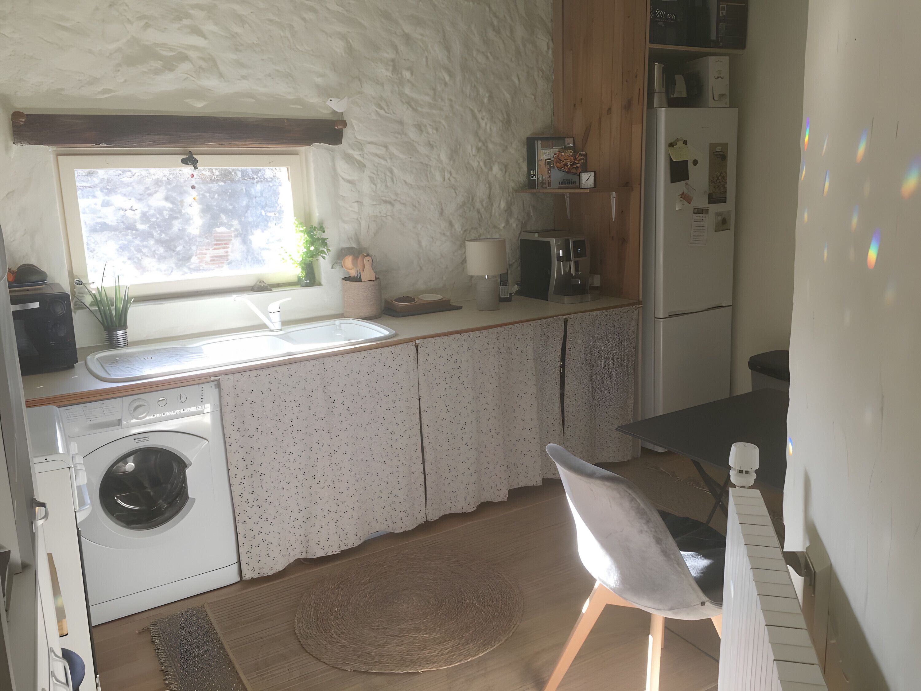 Fridge, microwave, oven, coffee/tea maker