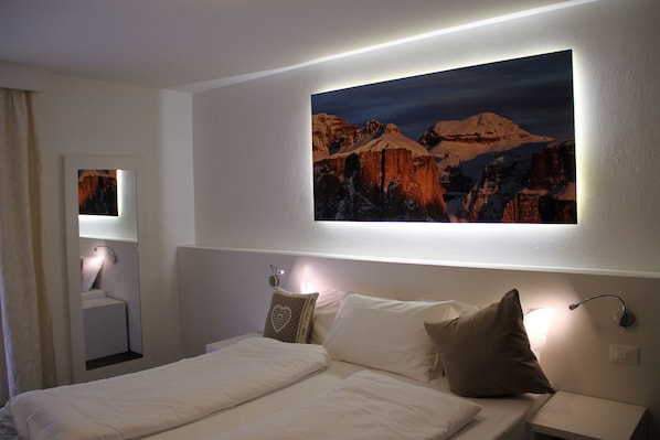 WiFi, bed sheets